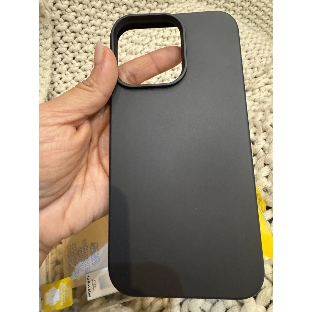 iPhone 14 Plus/Pro Max, 12 & 13 Pro Max MiCASE Black Silicone Case Wireless‎